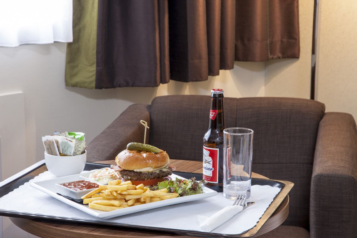 Holiday Inn Lincoln Room Service